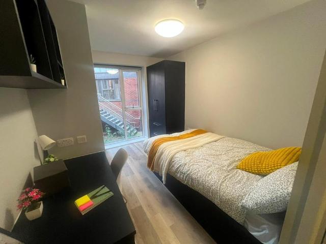 Studio for rent in St Ann's, Haddon