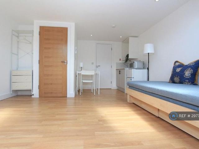 Studio for rent in Harlesden, Greater London