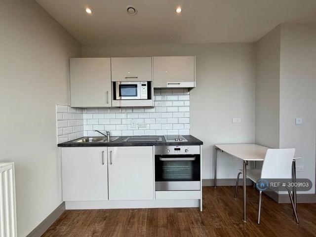 Studio for rent in Ringlestone, Midway