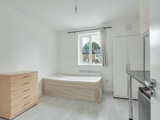 Studio for rent in West Hampstead, Greater London