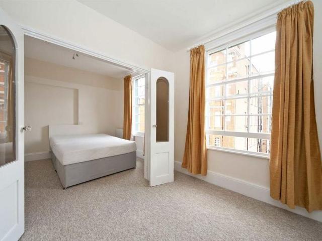 Studio for rent in Fulham, Walham Green