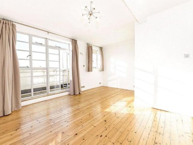 Studio for rent in North Sheen, Greater London