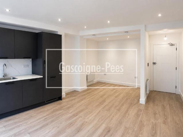 Studio for rent in Pachesham Park, Surrey