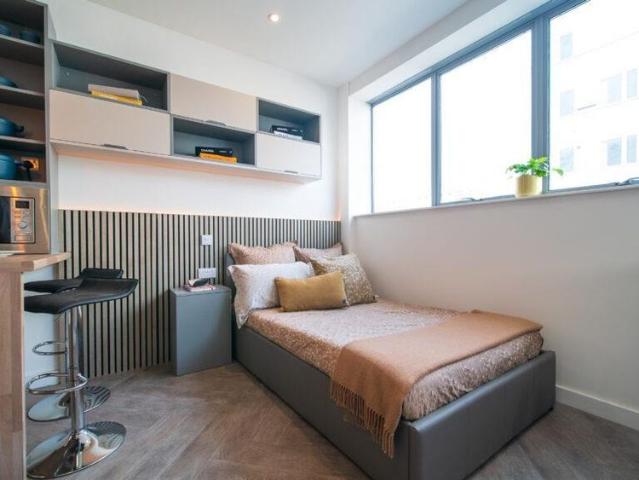 Studio for rent in Pennycomequick, Mount Wise