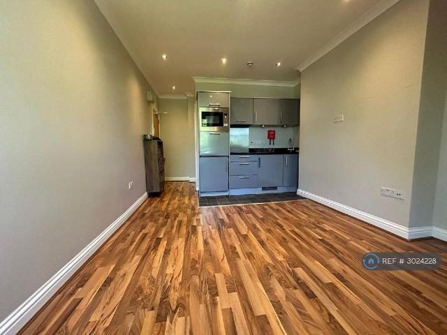 Studio for rent in Fortis Green, Greater London