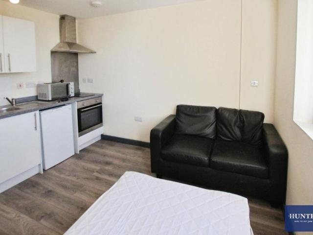 Studio for rent in Eastbrook, Bradford