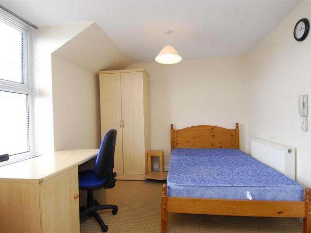 Studio for rent in Greenbank, Mount Wise