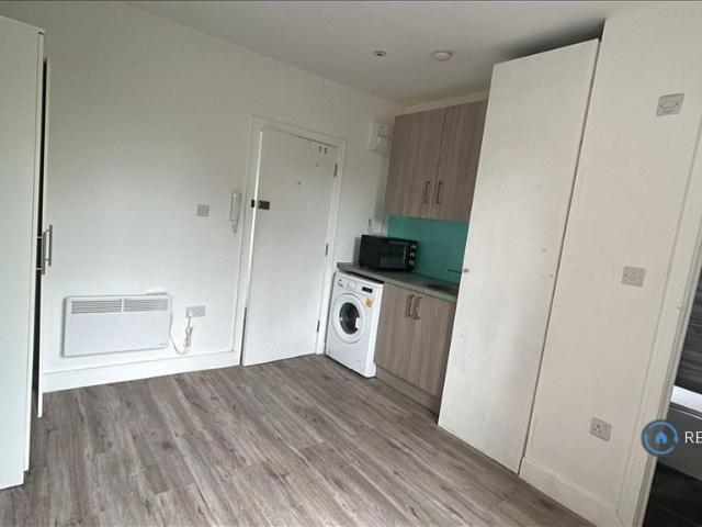 Flat for rent in Church End, Greater London