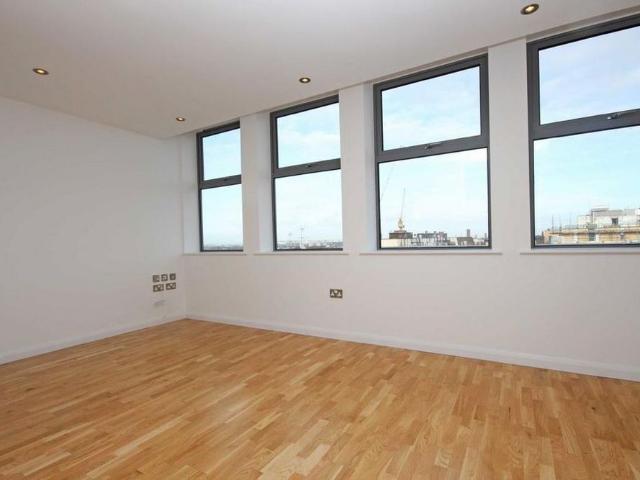 Studio for rent in Streatham, Greater London