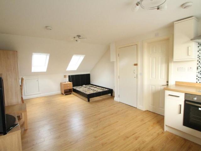 Studio for rent in Swanley, The Butts