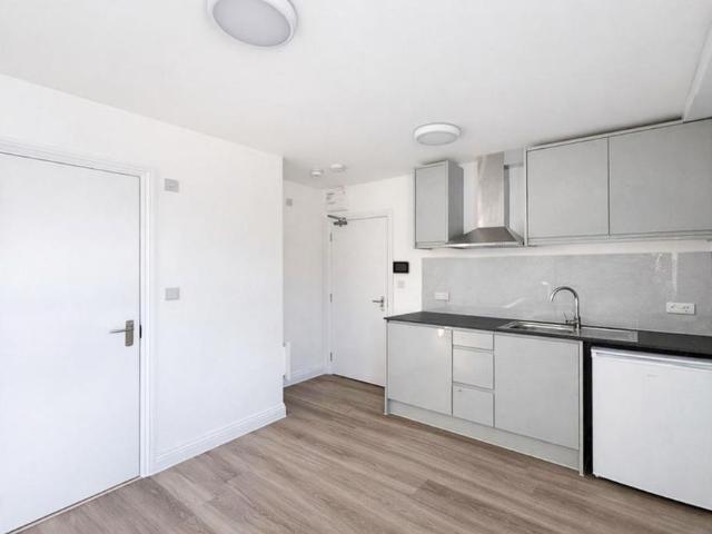 Studio for rent in Kingsbury, Greater London
