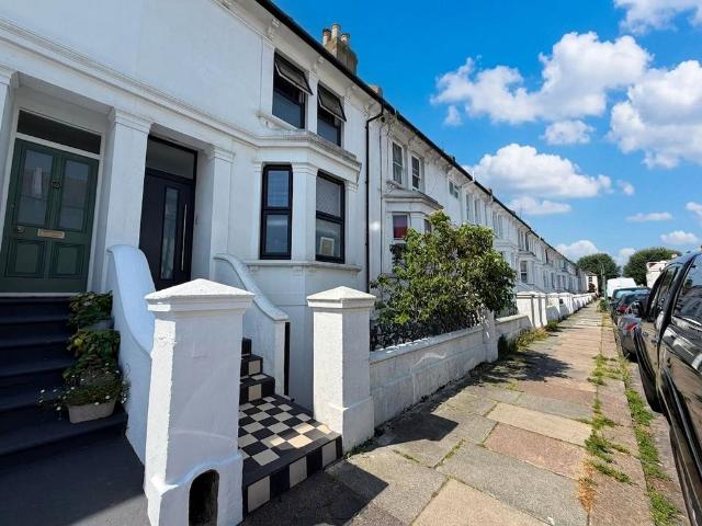 Flat for rent in Aldrington
