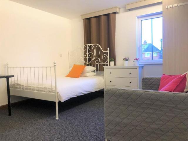 Studio for rent in Canley, West Midlands