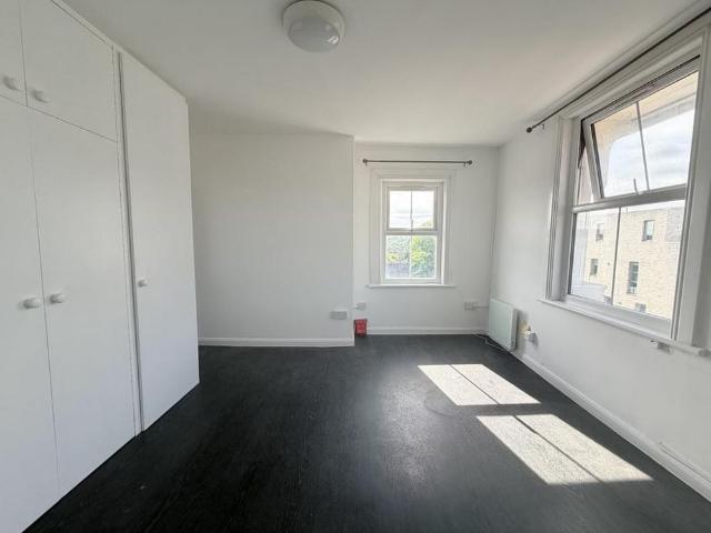 Studio for rent in London Borough of Croydon, Greater London