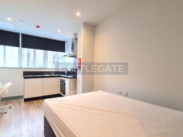 Studio for rent in Folly Hall, Kirklees