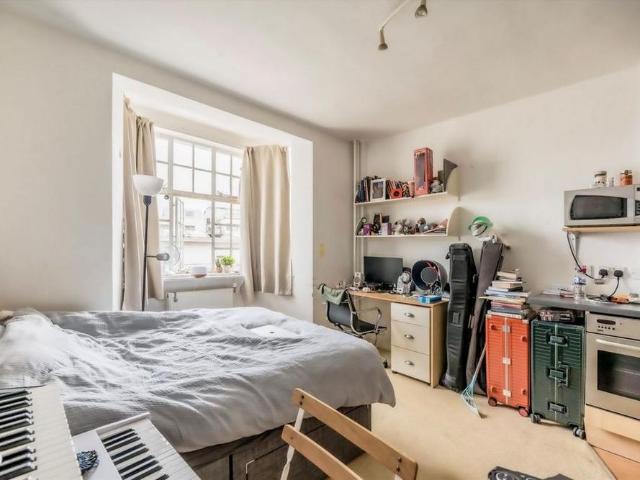 Studio for rent in London, Isle Of Man