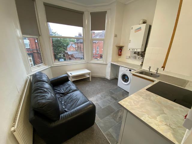 Studio for rent in Hyde Park, West Yorkshire