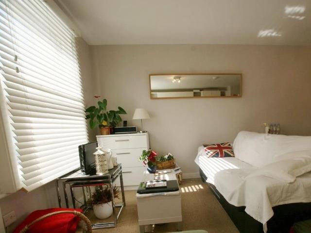 Studio for rent in London Borough of Hammersmith and Fulham, Greater London