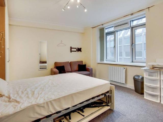 Studio for rent in Blackfriars, Lyons
