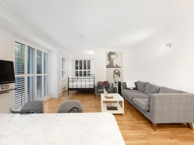 Studio for rent in Westminster, Victoria