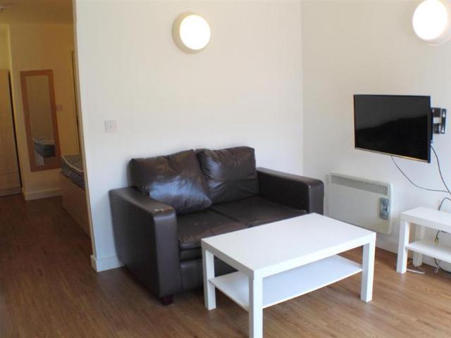 Studio for rent in St. Mildred's, The Bridge