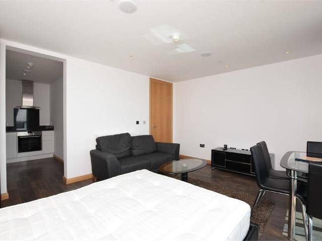Studio for rent in Sudbury, Greater London