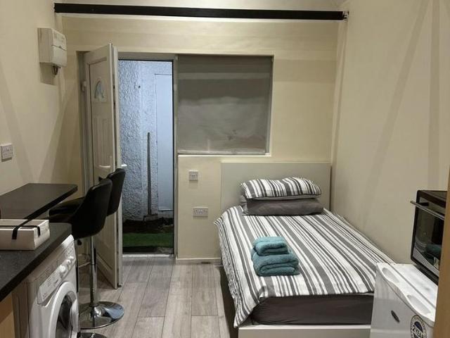 Studio for rent in Bridgefield, Kent