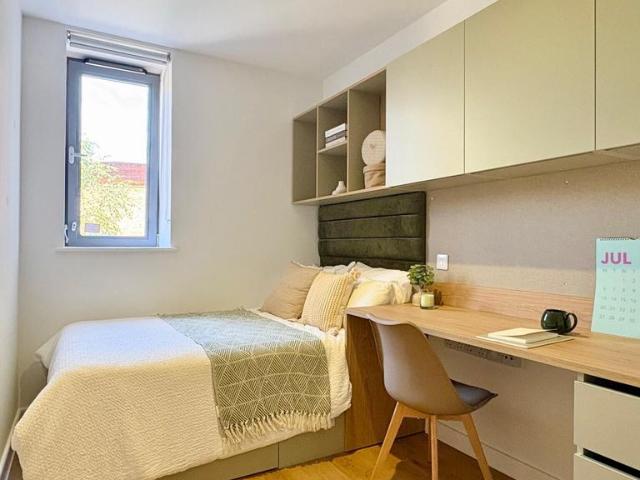 Flat for rent in London Borough of Ealing, Greater London