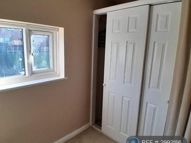 Studio for rent in St James, Sandown Park