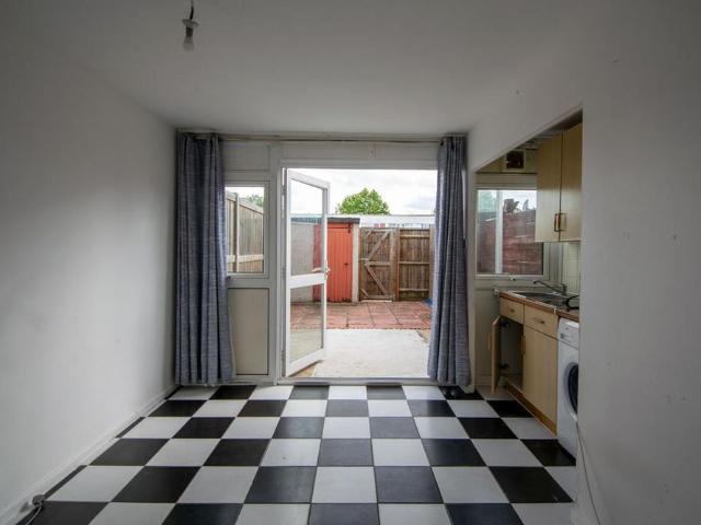 Studio for rent in London Borough of Merton, Mitcham
