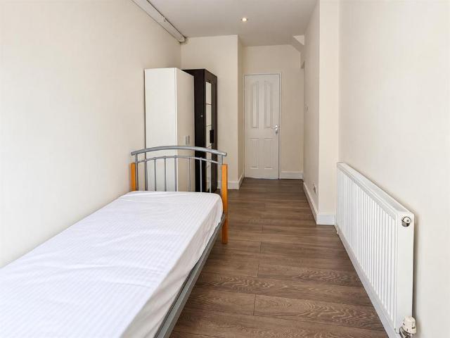 Studio for rent in The Hale, Greater London
