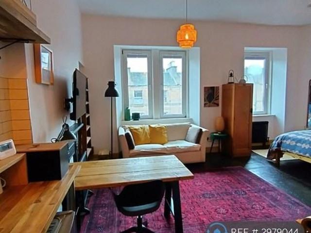 Studio for rent in Hillside, Leith