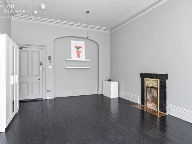 Studio for rent in Aldrington