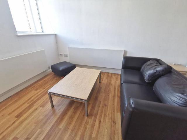 Studio for rent in Mount Pleasant, Swansea