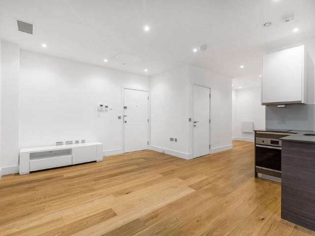 Studio for rent in London Borough of Hounslow, Greater London