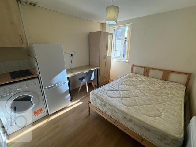 Studio for rent in West Midlands