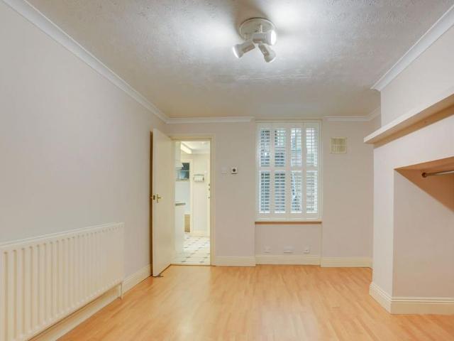 Studio for rent in Aldrington