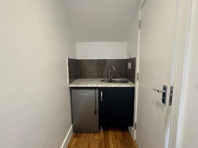 Studio for rent in Potters Bar, Hertfordshire