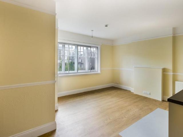 Studio for rent in Clarendon, Ash