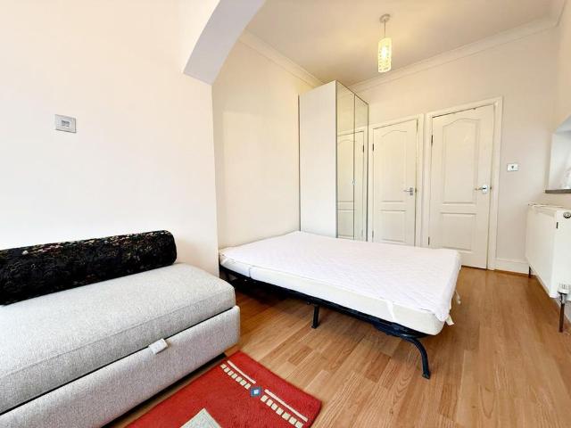Studio for rent in London Borough of Hounslow, Spring Grove