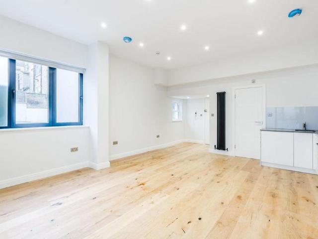 Studio for rent in Clapham Junction, Greater London