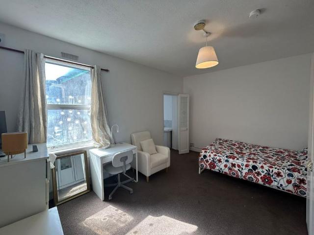 Studio for rent in London Borough of Hounslow, Greater London