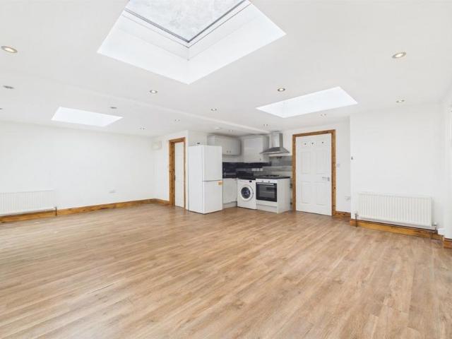 Studio for rent in London Borough of Croydon, Addiscombe