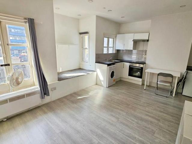 Studio for rent in Moulsham, Chelmsford