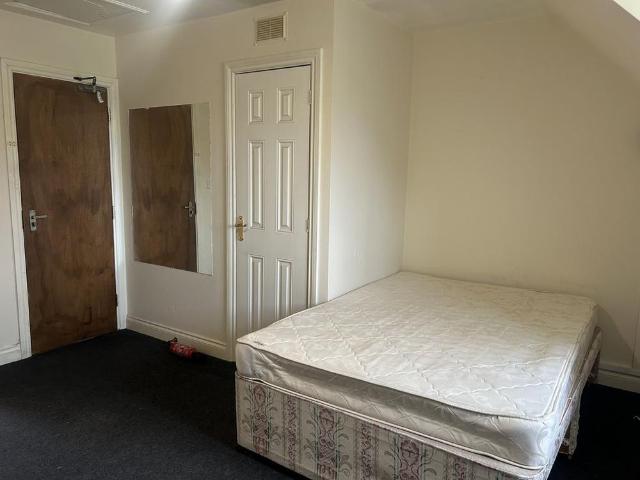 Studio for rent in Bilston, Wolverhampton