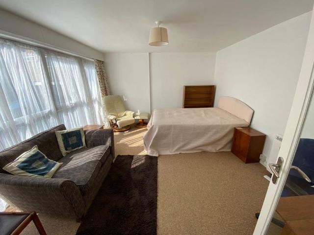Studio for rent in Harestock, Hampshire