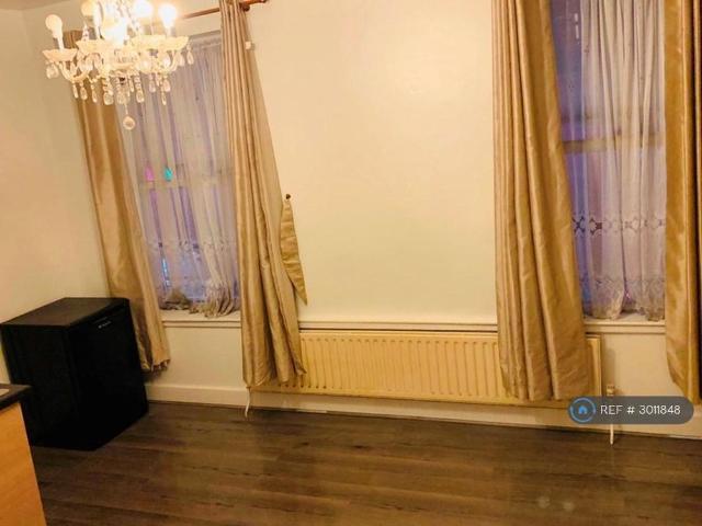 Studio for rent in Manor Park, Greater London