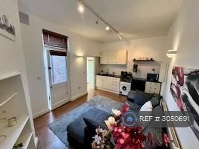 Studio for rent in Strand-on-the-Green, Greater London