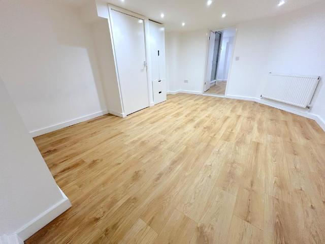 Flat for rent in Alton Barnes, Essex