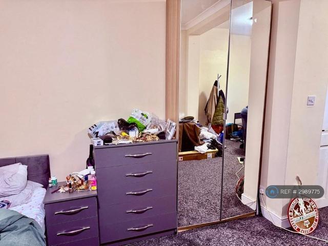 Studio for rent in Seven Kings, Greater London